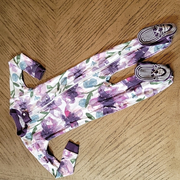 Burt's Bees Baby Other - 24 month zip up footed onsie floral NWOT 💜🤍